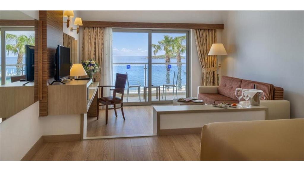 هتل آزور بای یلکن بدروم